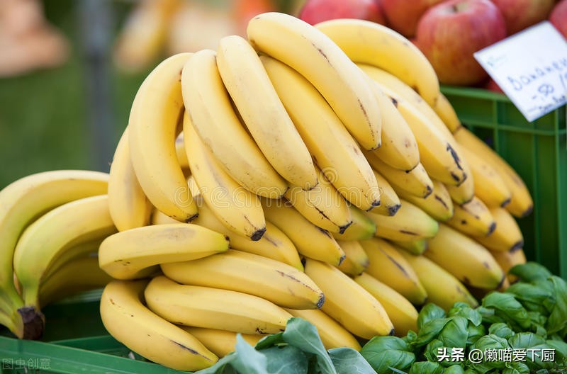 买香蕉选直的还是弯的水果好,买香蕉时挑直的还是弯的老果农