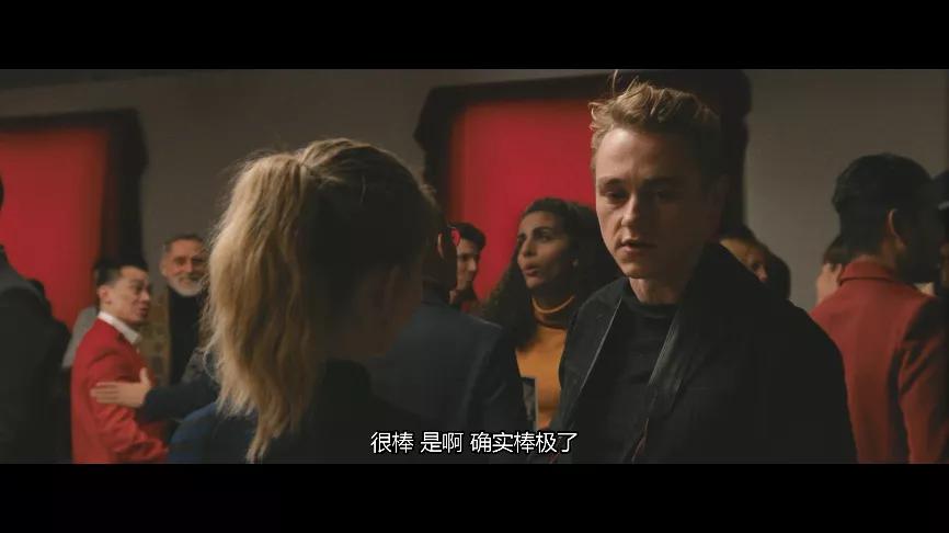 全片高能反转，性感美女化身“*窥偷**狂”