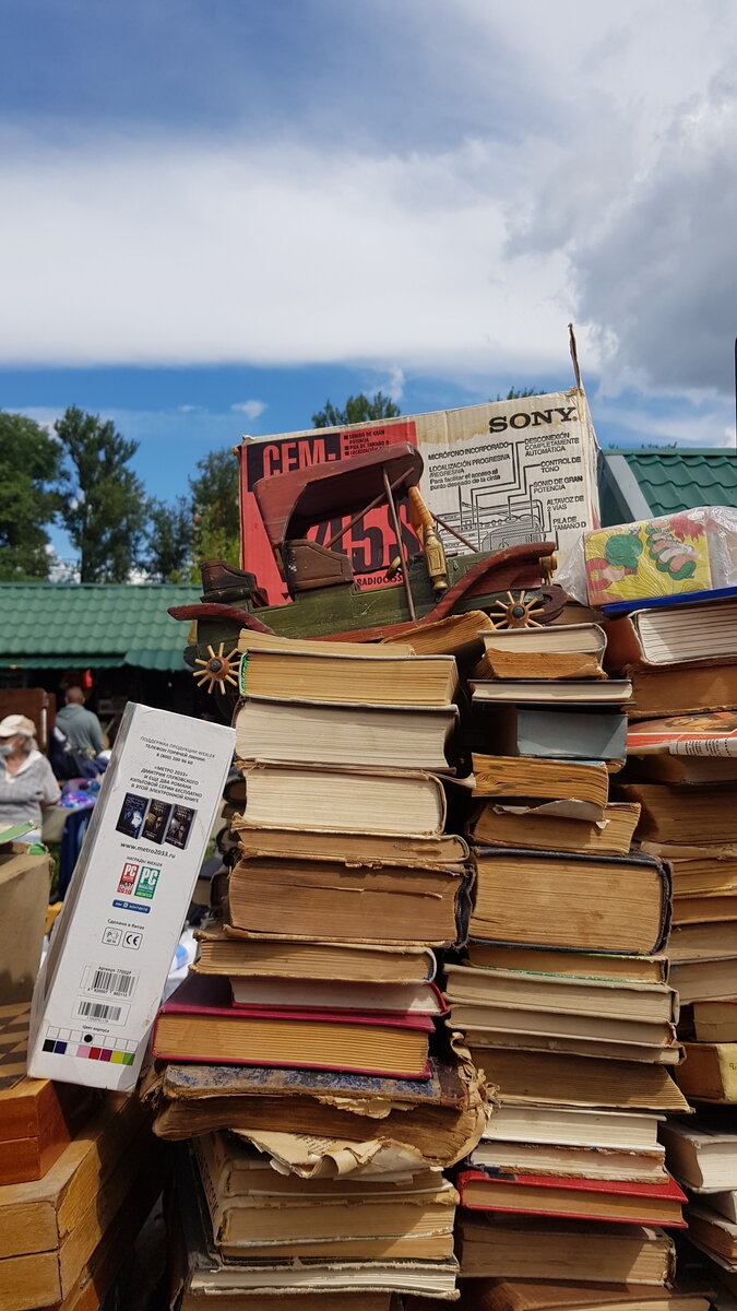 六十年代俄罗斯的跳蚤市场,一元左右的跳蚤市场