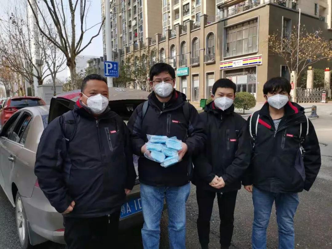 与时间赛跑,为生命逆行,星夜兼程奔向武汉