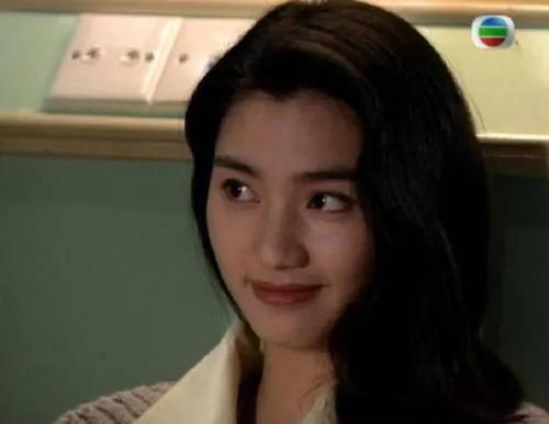 夹在贾琏和凤姐之间的人,夹在男人中间的女人