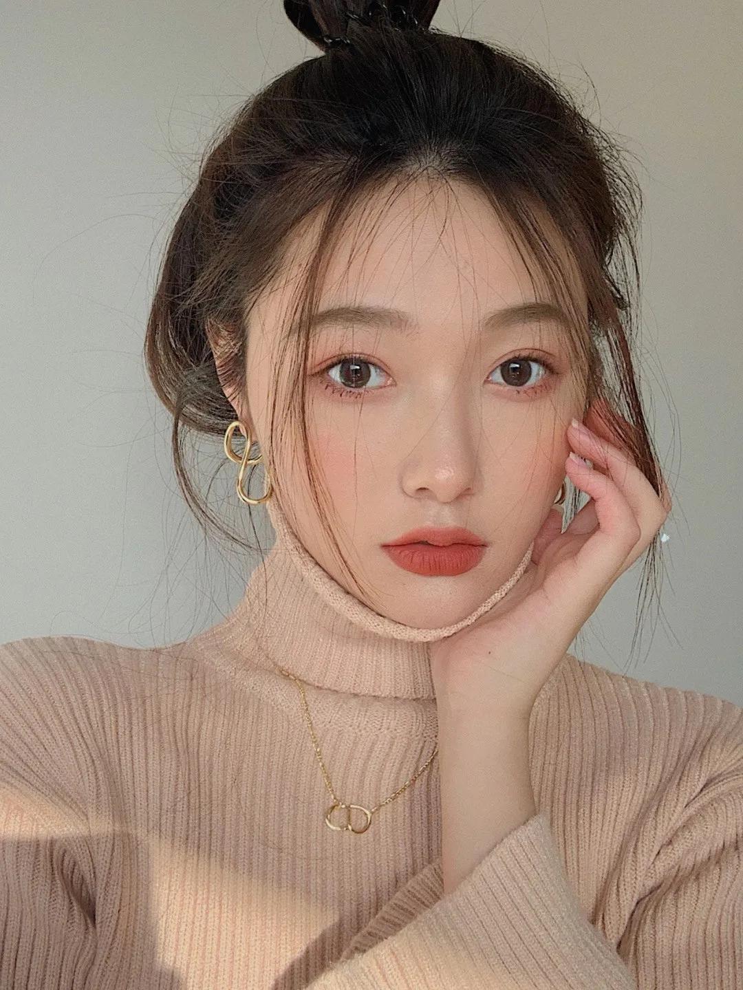 夏日画蜜桃妆教程,春日轻透蜜桃妆