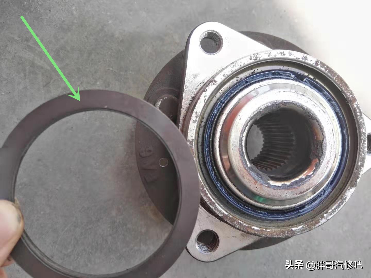 车辆行驶时前轮叽叽叽异响,行车中前轮突然有异响是怎么回事