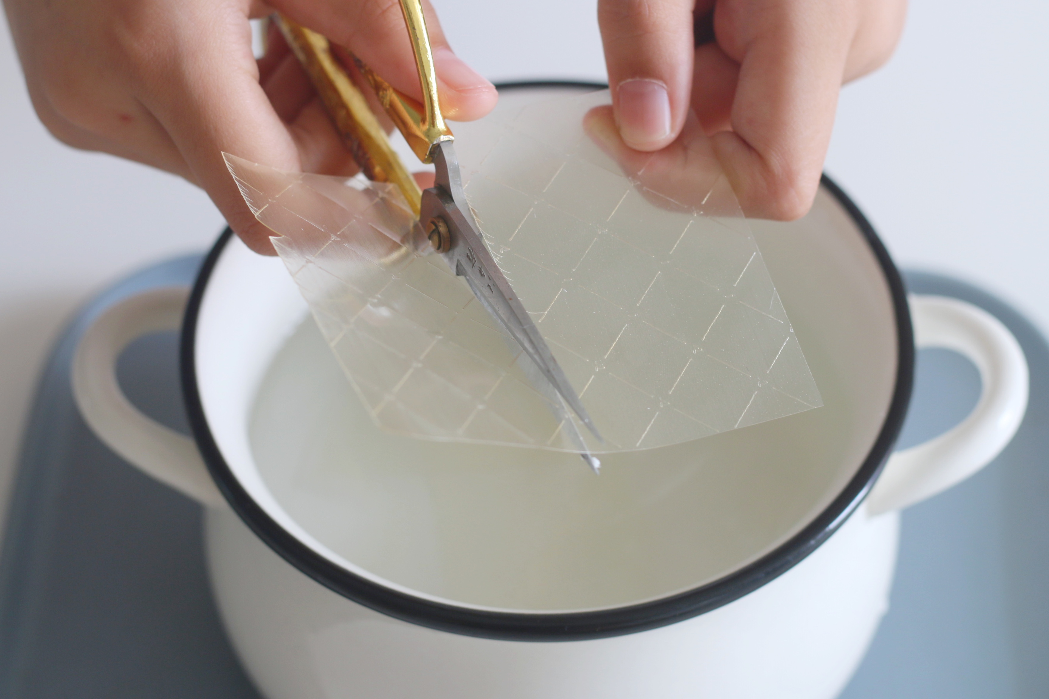 把圆的西瓜做成正方形西瓜果冻,最解暑的果冻西瓜怎么做