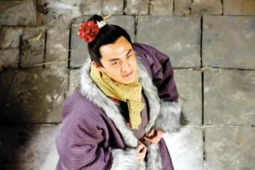 汉服那么好看为什么还穿现代装,汉服好看但是不能穿