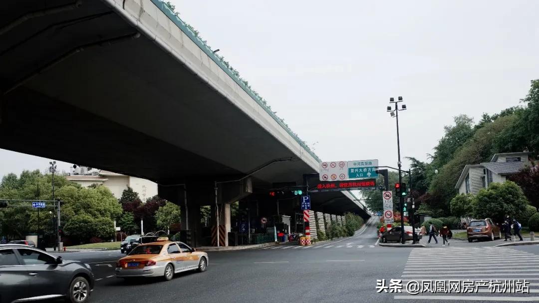 一边直追北上广，一边无人问津，综合体大年的小商业还好吗？