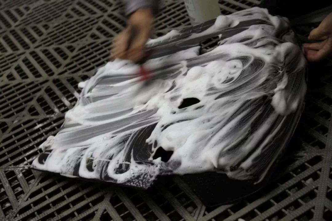 老车翻新：15年后的邂逅，普拉多LC120旧车换新颜，满血复活。