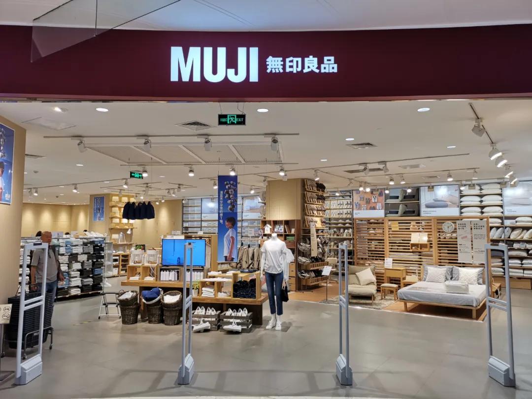 zara拉夏贝尔中国版,拉夏贝尔是zara旗下的品牌吗