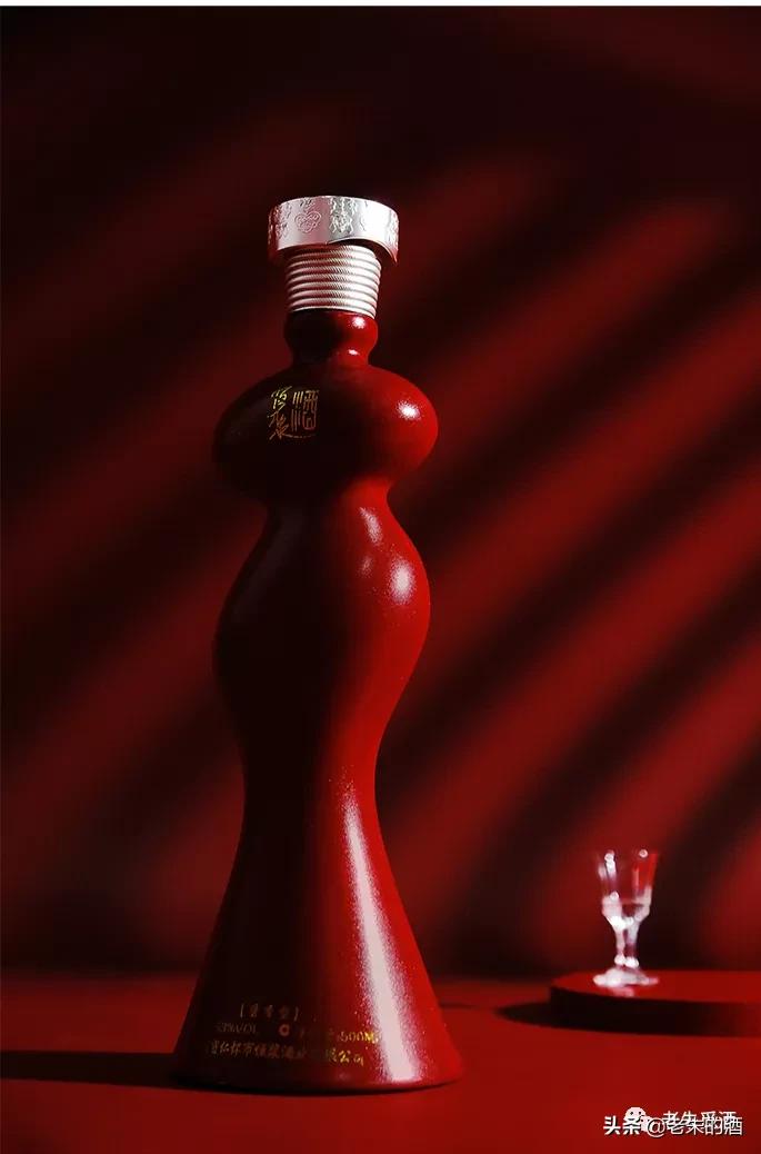 美人如玉，永恒的琼浆｜茅台镇专产琼浆玉液，美女酒瓶宜收藏