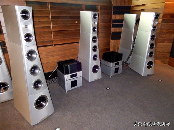 一切都是“最好的”：山谷里的AV乐园