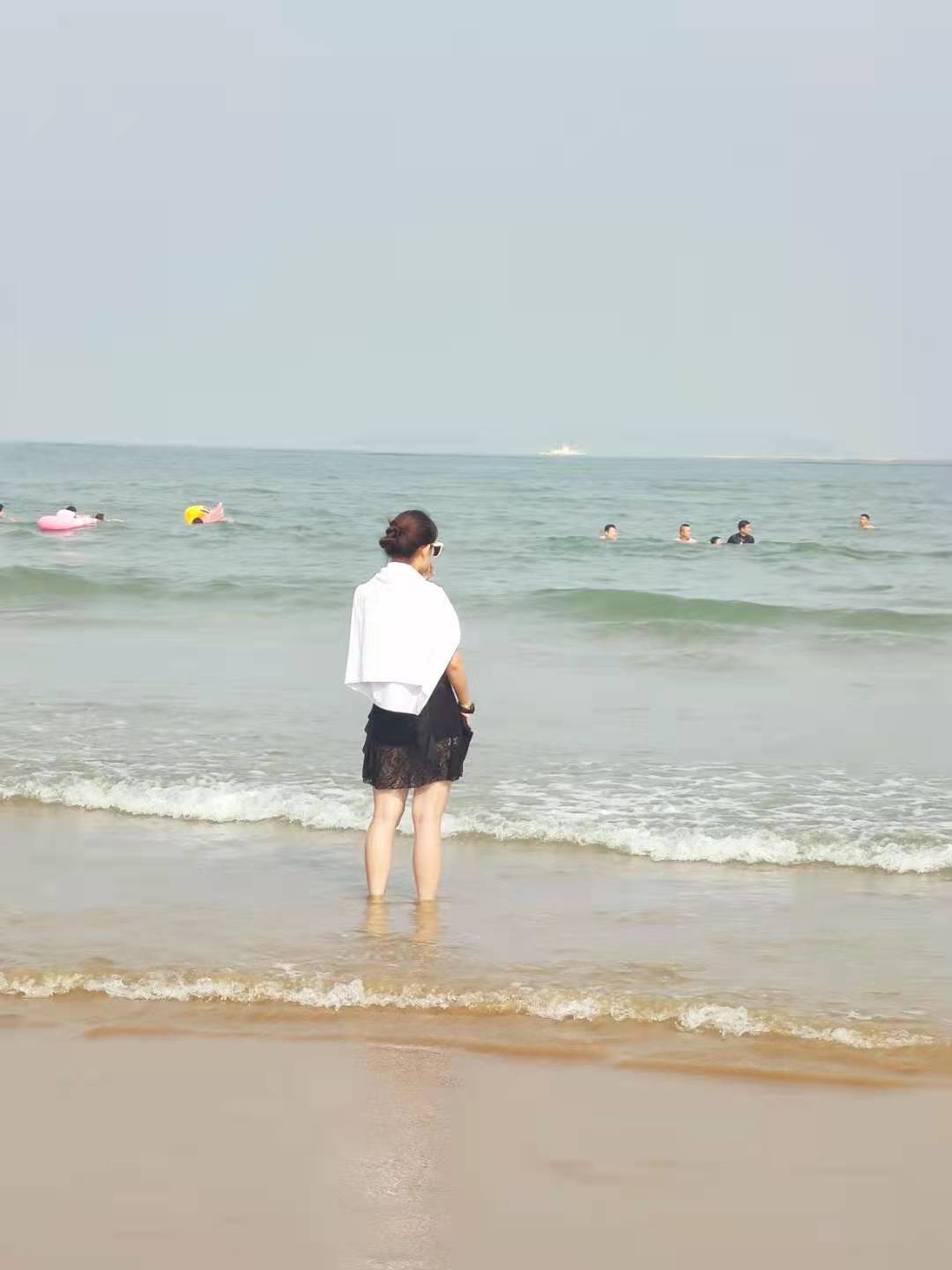 青岛金沙滩——亚洲第一滩，夏天人气火爆，美女扎堆，超级震撼