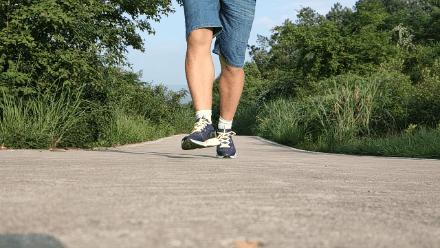 性价比踩屎跑步鞋,100左右踩屎感跑鞋推荐