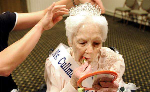 泰国人妖无儿无女,老了怎么办?结局让人心寒