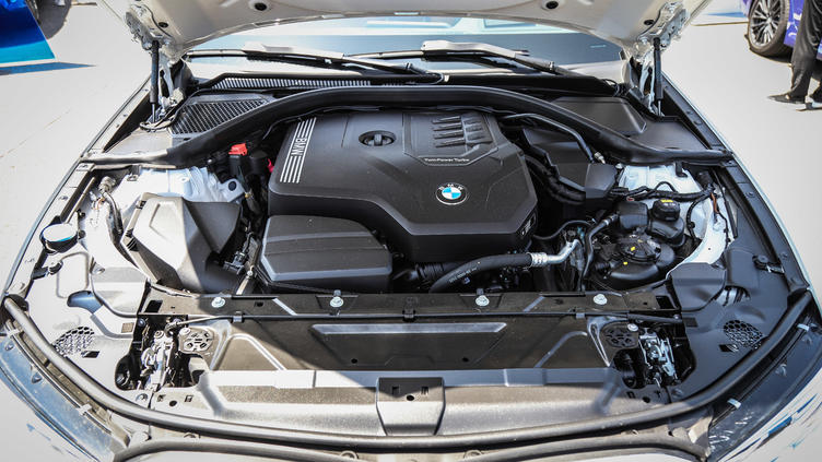 宝马轻量化做得最好的一款车,21款全新宝马3系测试