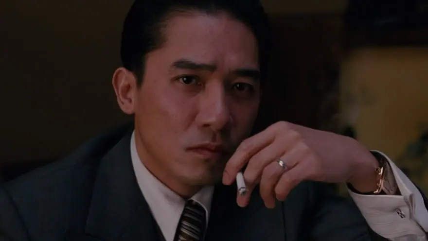 重看《色戒》,四个吸烟镜头,完美诠释出王佳芝的成长与挣扎