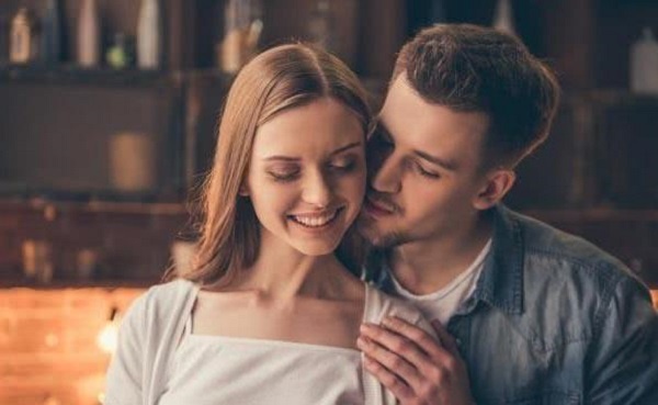 两*生活性**中,亲吻女人的4个“地方”,她会瘫软在你怀里