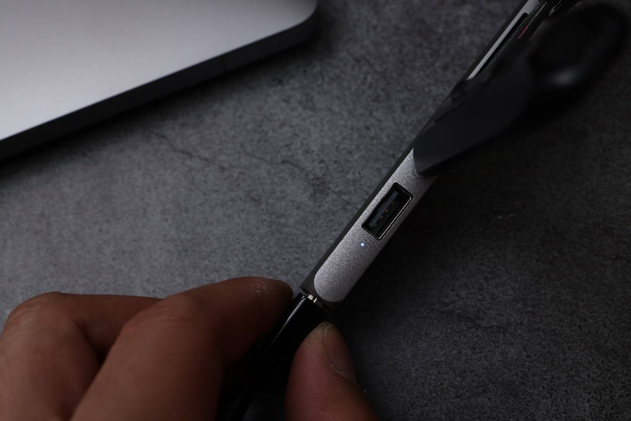 买了macbookair还要买啥,苹果macbookpro哪一款扩展坞好用