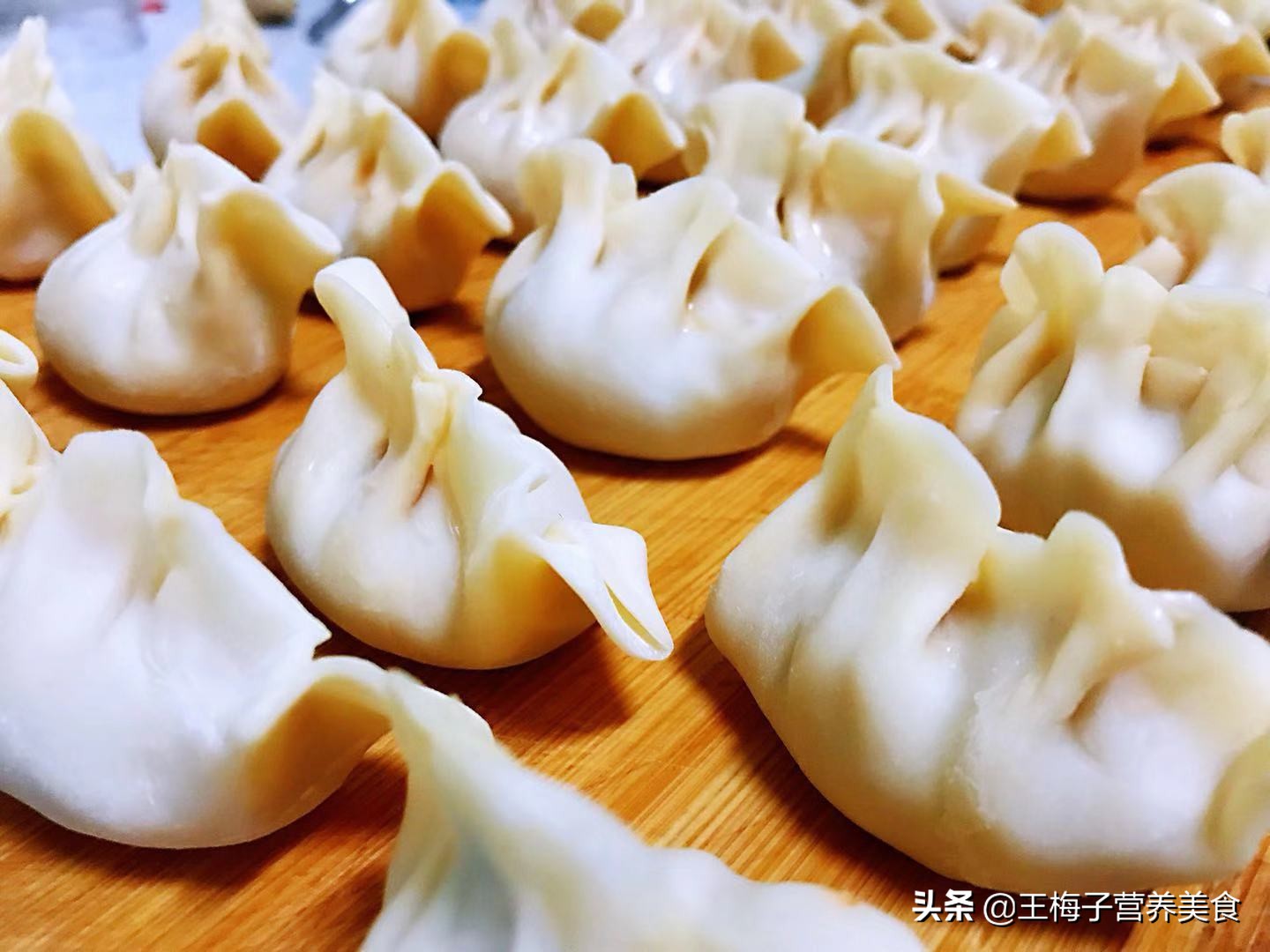 煮冻饺子什么样水下锅,煮冻饺子用冷水下锅