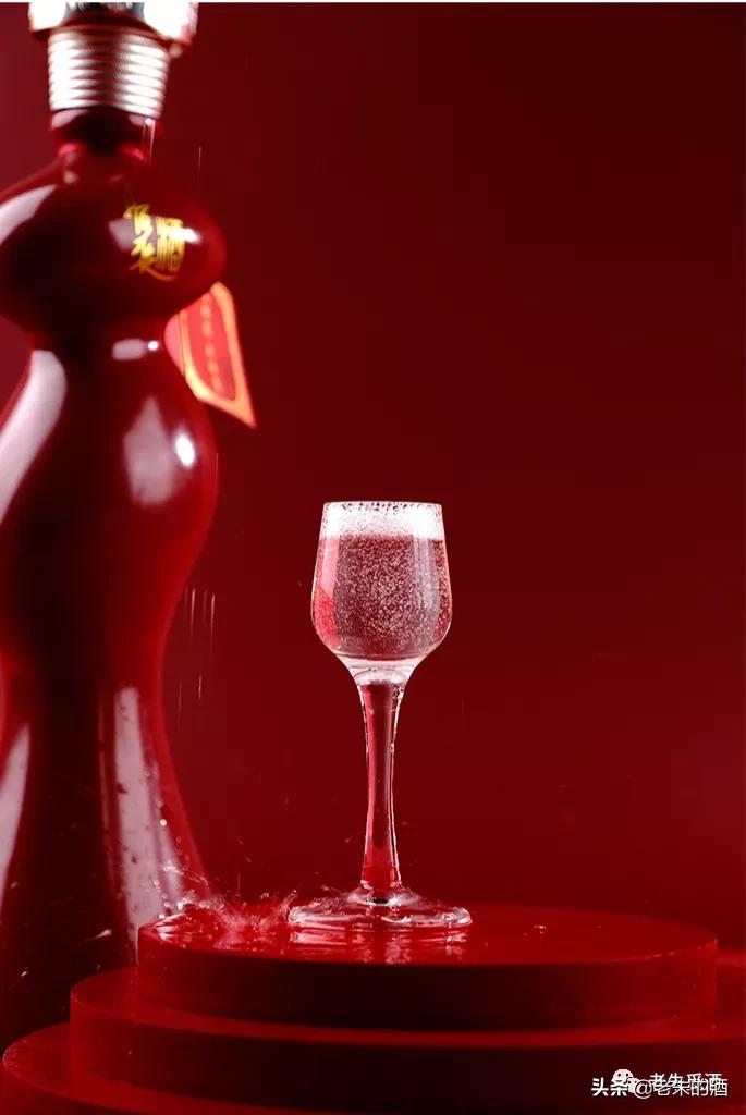 美人如玉，永恒的琼浆｜茅台镇专产琼浆玉液，美女酒瓶宜收藏