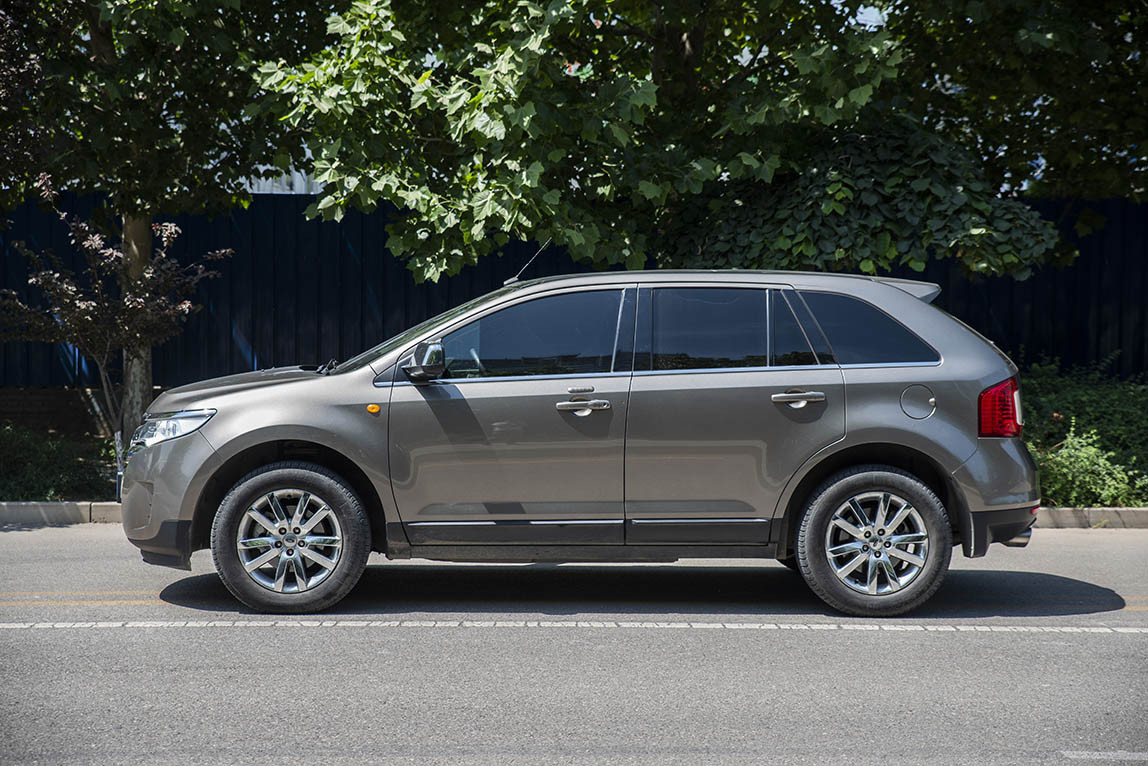 试驾福特新款福克斯视频,试驾老款福特福克斯两厢