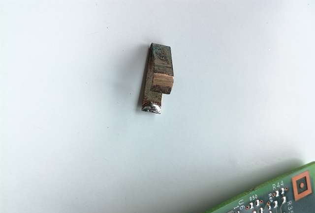 为何美国FLUKE15B比国产万用表耐用？拆机一看，你就明白了