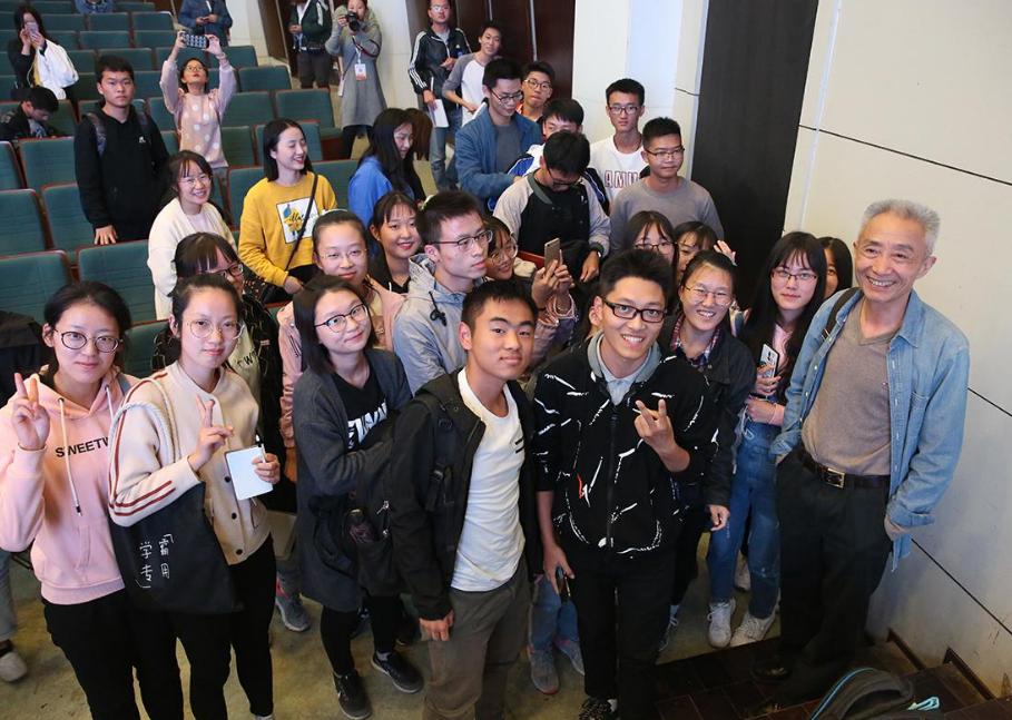 网红教授戴建业谈现在的年轻人,网红教授戴建业赚多少钱