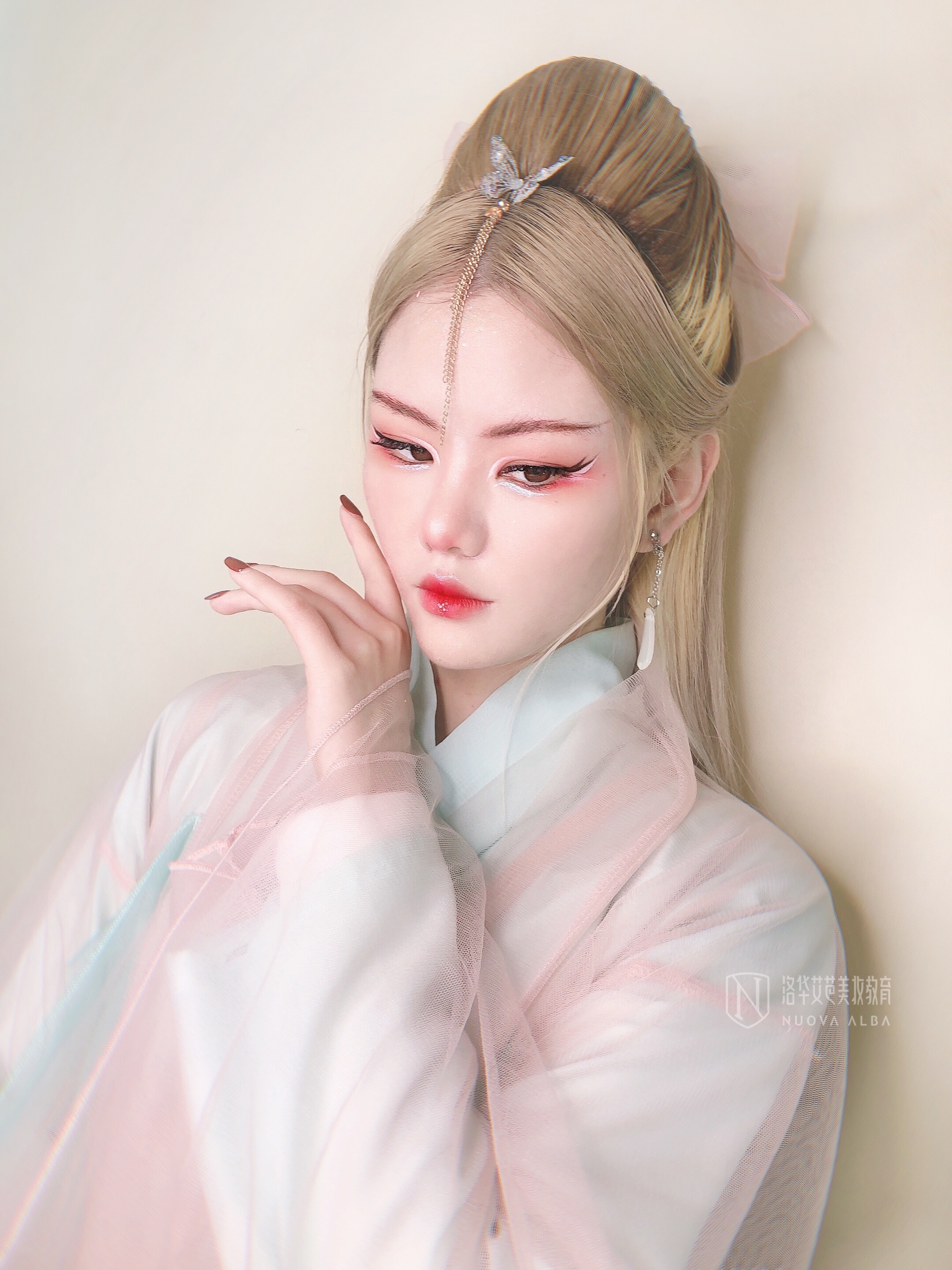 学化妆好还是学美容好,学化妆好还是学美甲美睫好