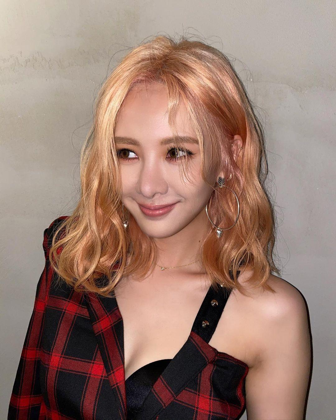 适合自然卷发质的短发造型,自然卷沙发短发造型