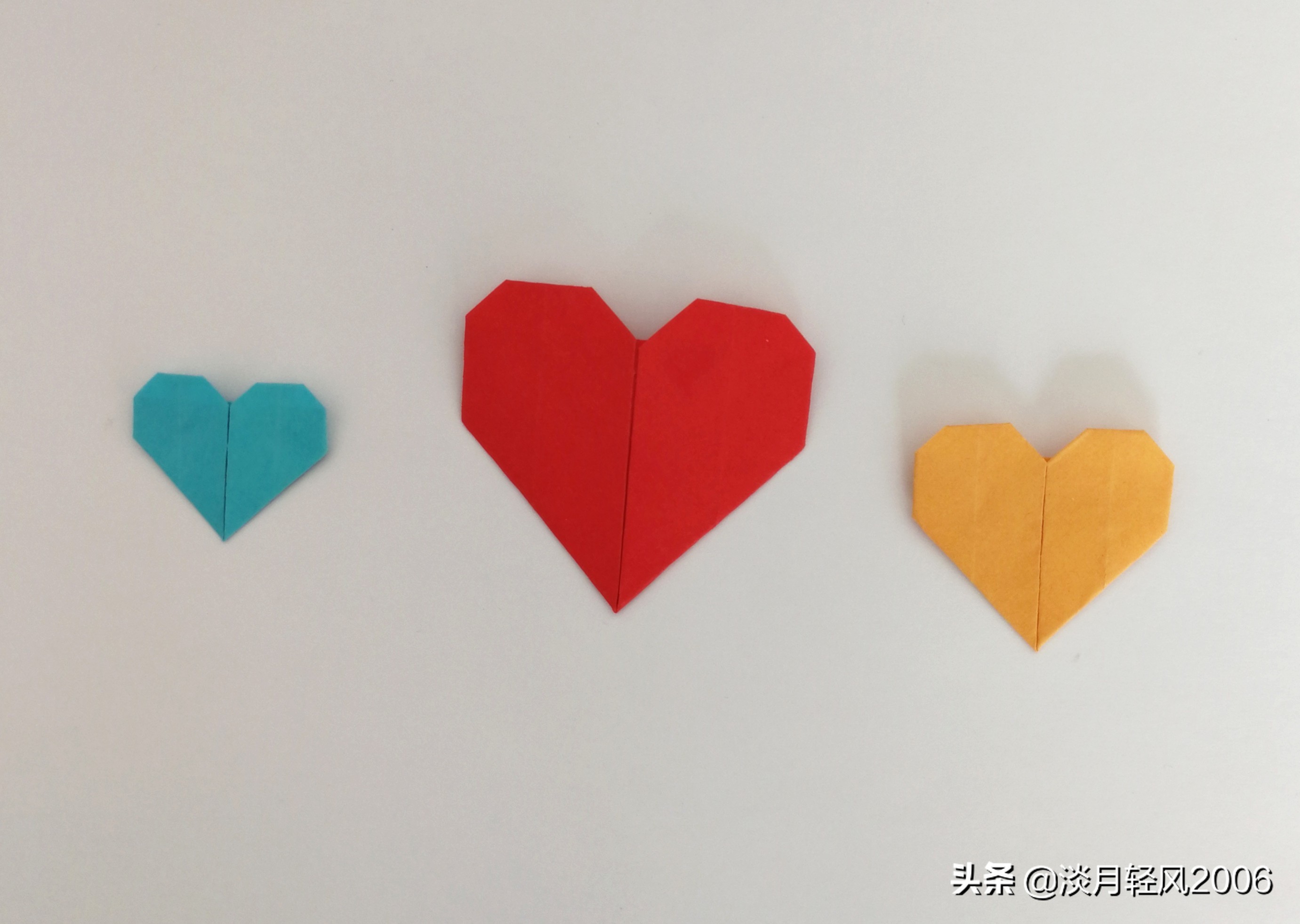 怎么用一张纸一剪刀剪很多个爱心,立体爱心怎么折简单只用一张纸