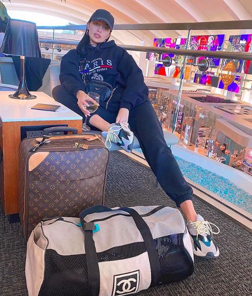 杩愬姩鏄庢槦,杩愬姩鏄庢槦绌挎惌