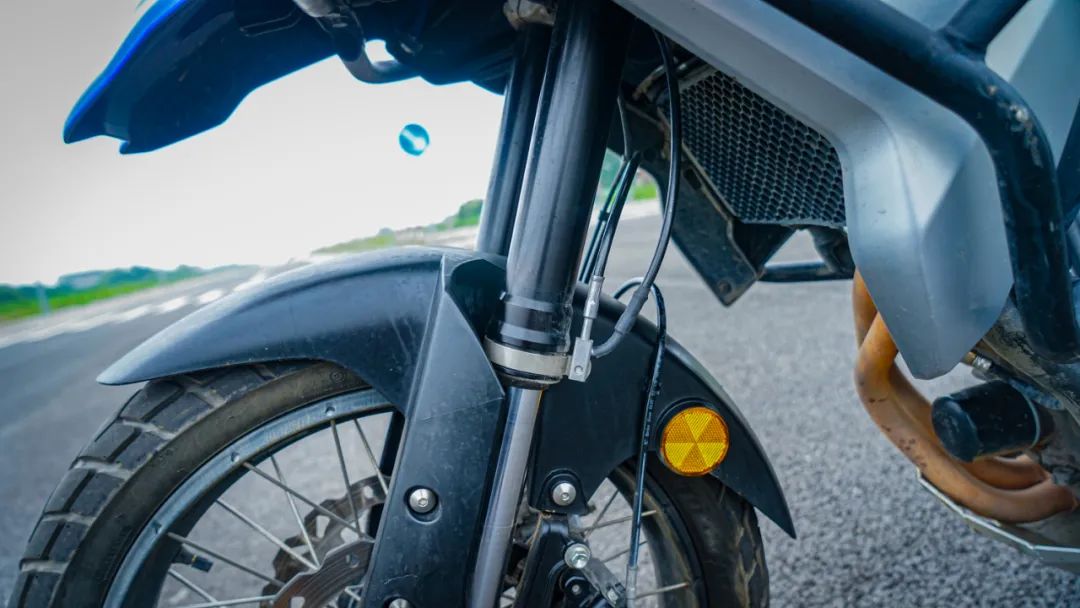 凯越500x摩托车一万公里保养,21款凯越500x经典版和珠峰版