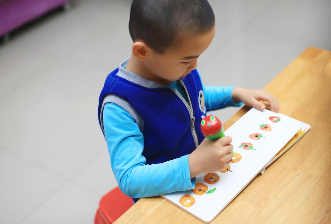 儿童英语学习点读笔如何选择,毛毛虫点读笔适合小孩学英语吗