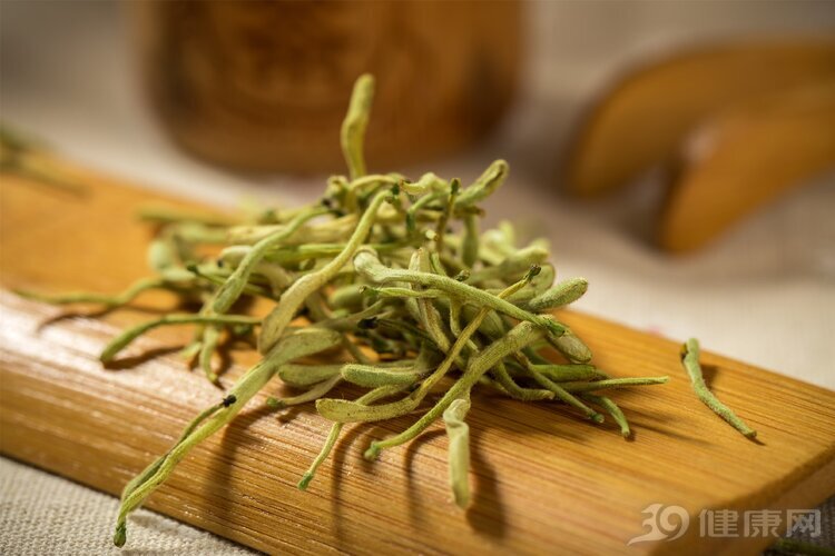 尿液很黄怎么回事中医辨证,尿黄的原因是肾火还是肝火