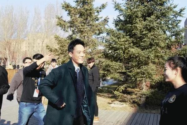 千人晚宴、体育狂欢、明星路演……玩转校园文化，尽享大学魅力！