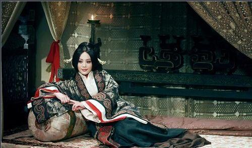 中国首位太后，史书着墨不多，被当成主角拍出大型宫斗剧，忒精彩