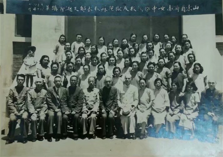 老照片同学集体合影,老学校合影