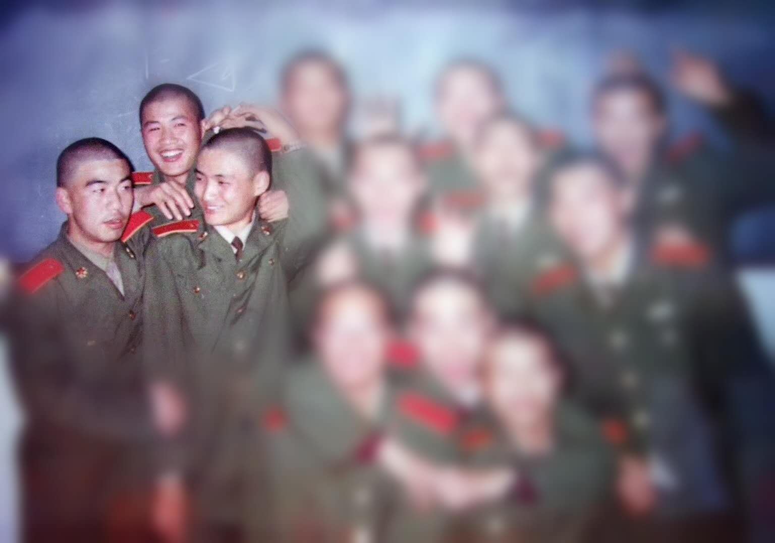 八一建军节向军人们致敬人民网,八一建军节致敬永不褪色的军魂