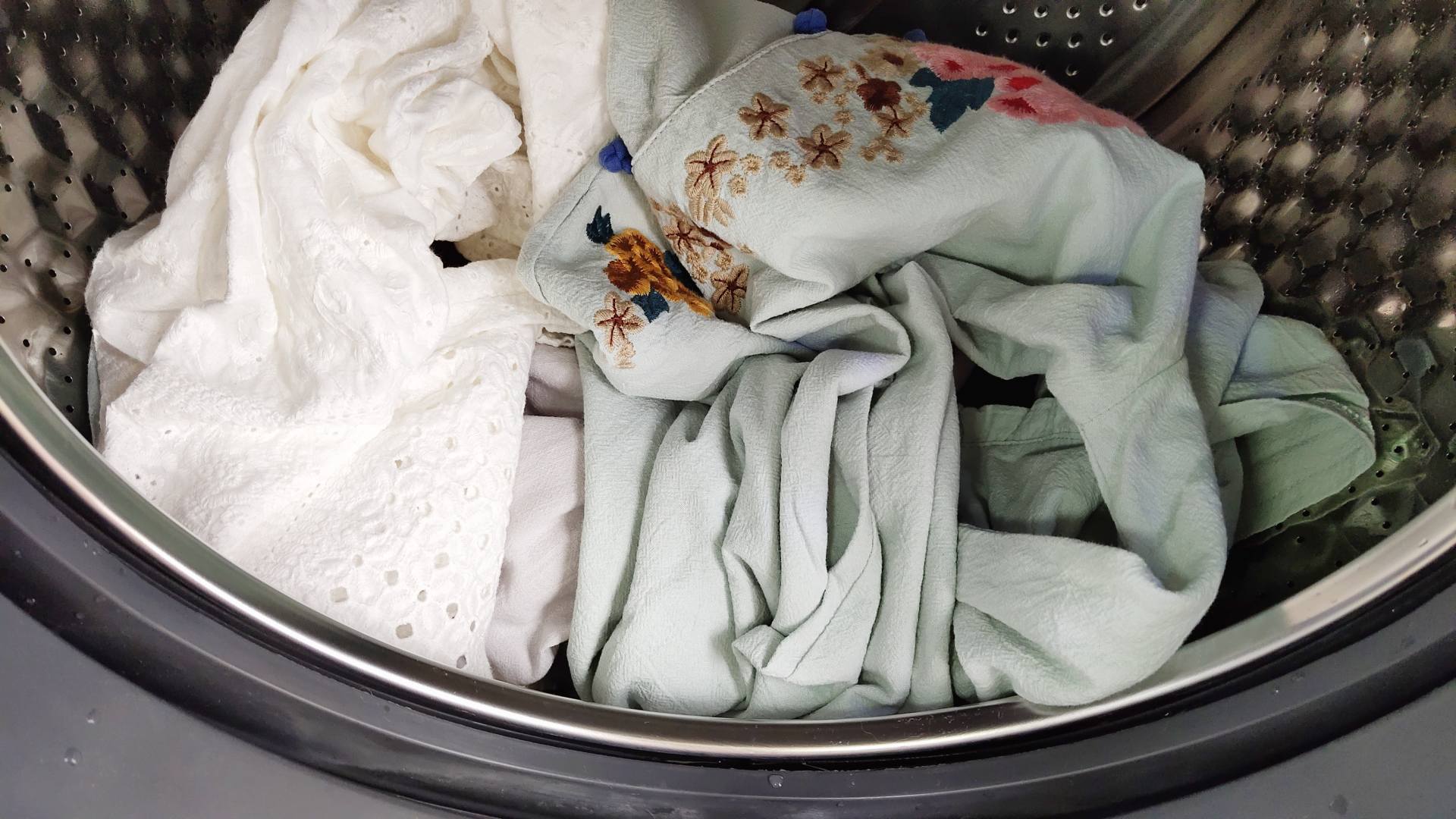 传说中的洗烘套装有那么好吗?春夏秋冬衣物都试过后,有了答案