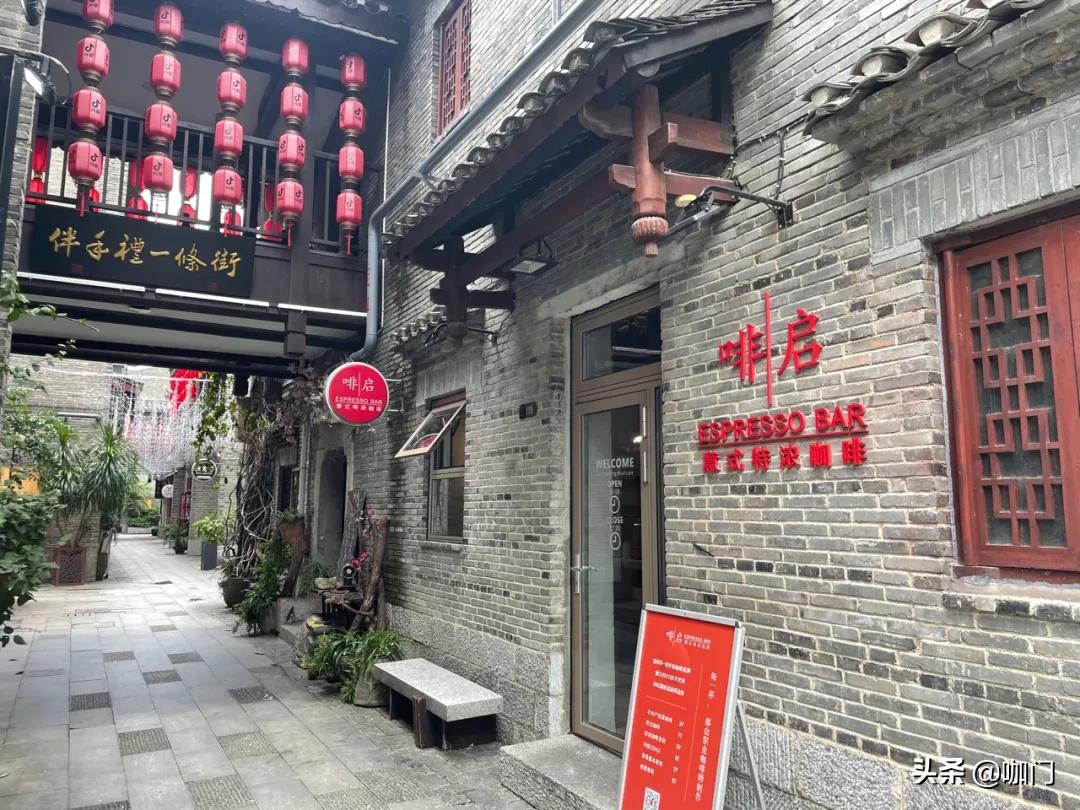 日出200+杯、运营千人粉丝群，2个人就够了