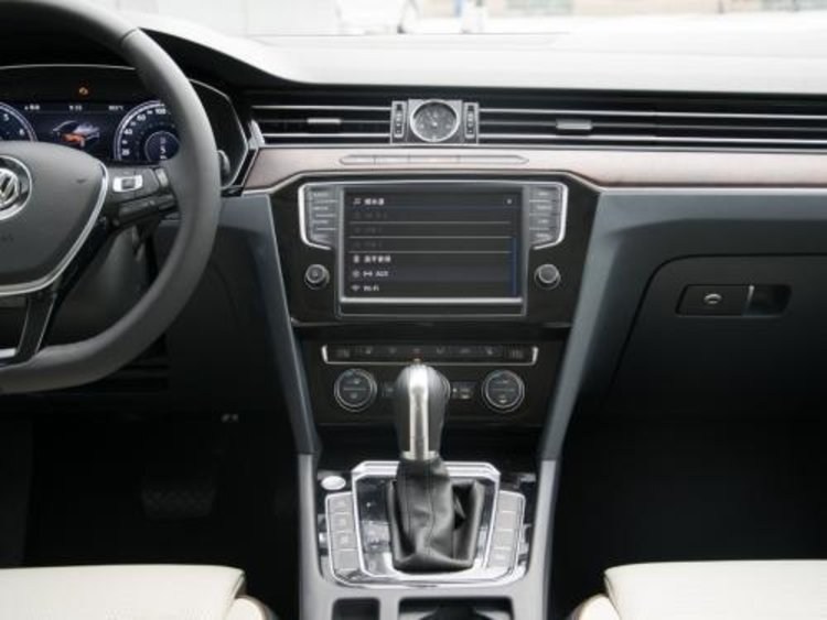 18万可以买一台15年的奔驰c200吗,预算20万买a4l还是奔驰c200