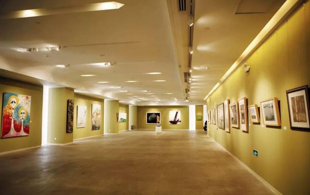 油画入门必须准备的东西,油画的修复与保存技巧