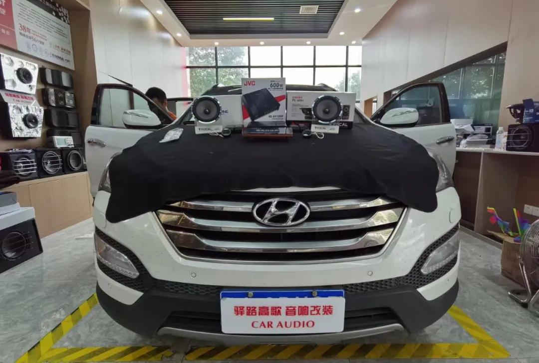 现代圣达菲功放在哪个位置,圣达菲原车功放