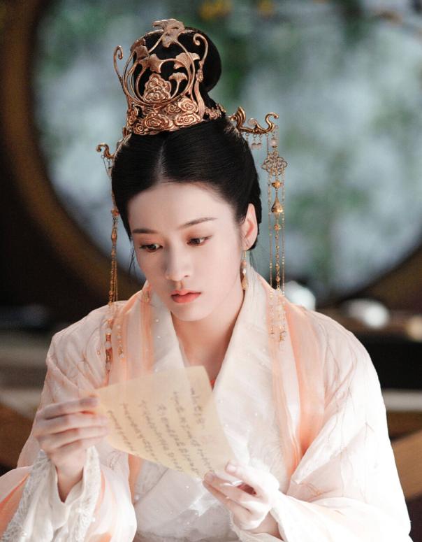 张雪迎毕雯珺墨白路透氛围感,张雪迎毕雯珺墨白免费在哪儿看