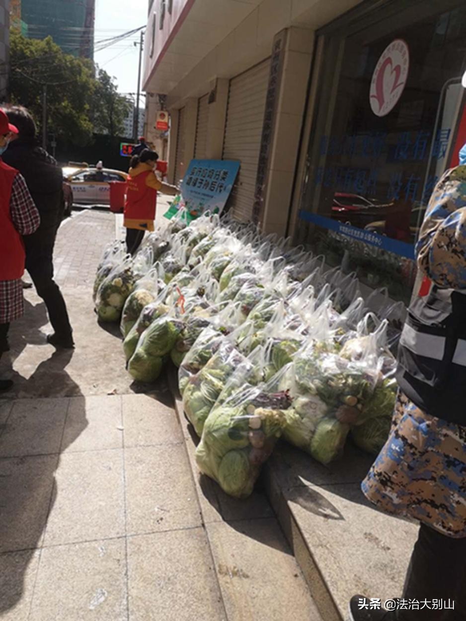 累，但是光荣！为一线干警“代购员”们点赞！