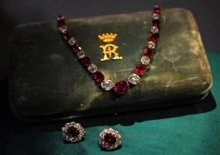 宝石红宝石原石,宝石之王红宝石