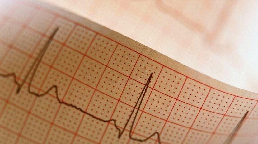 婴儿刚出生为啥要哭着抱,宝宝生下来为什么会竖着抱