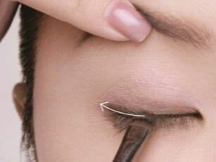 佟丽娅同款淡紫色眼妆怎么画,陈数同款烟熏眼妆