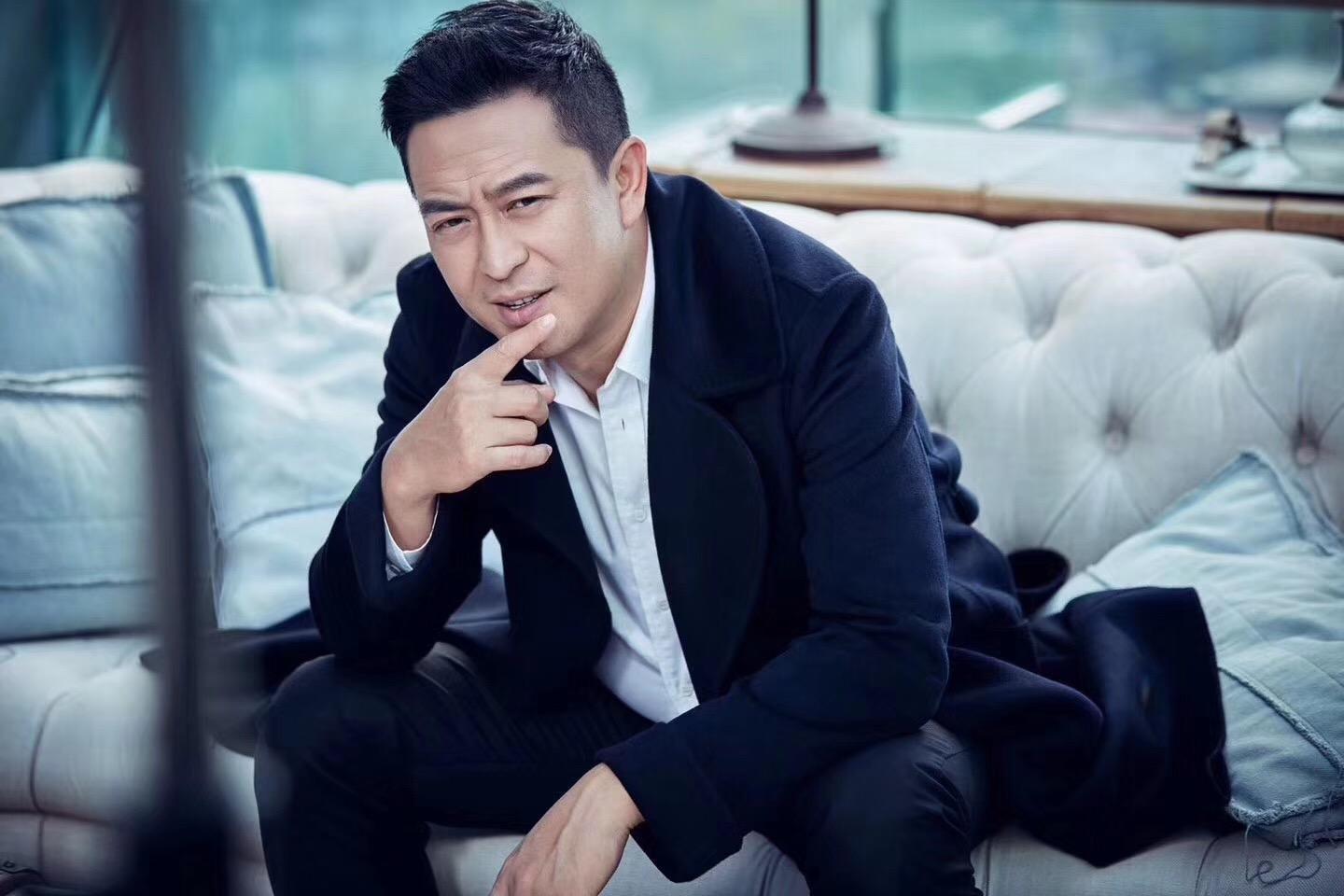 陈道明说他条件不好,前妻说他是凤凰男,张嘉译到底是个怎样的人