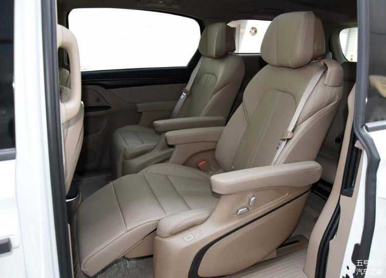 威然和gl8哪个上档次,威然和gl8哪个操作性更强