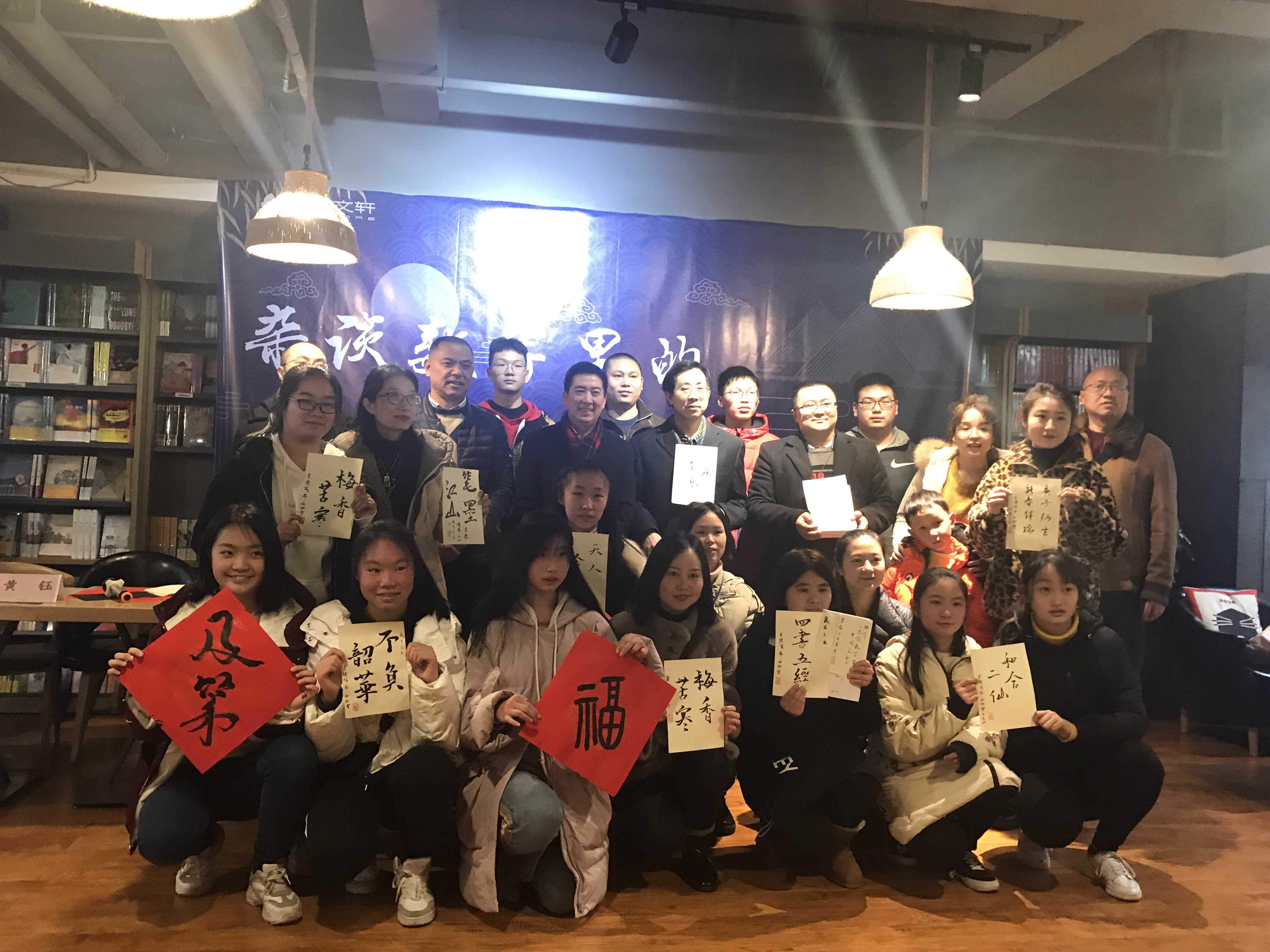 他不但是个作家还是个老师英语,他不仅是个教师还是一个作家英语